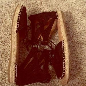 American eagle closed toe sandals